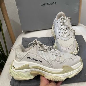 WOMENS SIZE 36 balenciagas